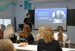  Cтуденты-амбассадоры провели всероссийский классный час «Профессионалитет: Ты в хорошей компании!»